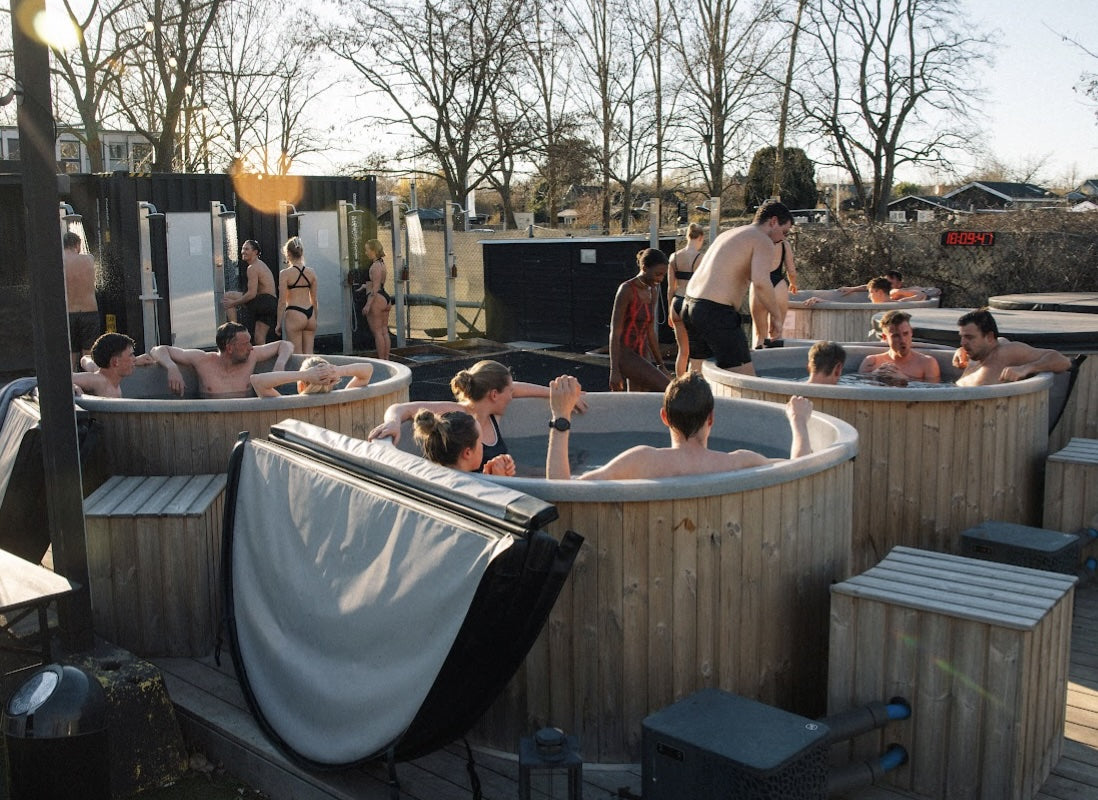 Plugin Heat Club guests together outside