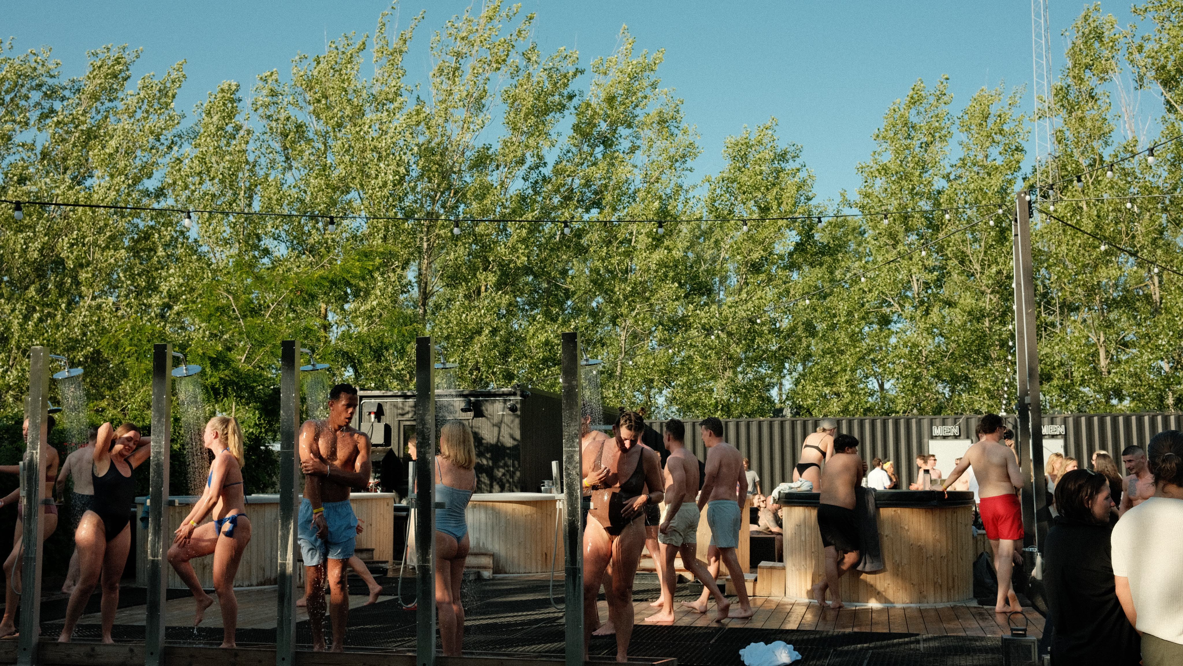 Plugin Heat Club outdoor community area
